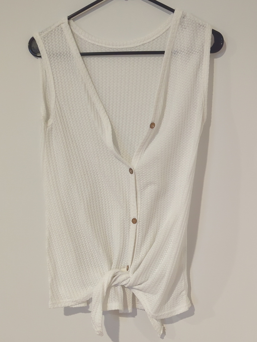 Women’s White Sleeveless Tie-Front Button Tank